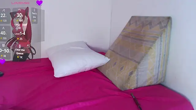 Scarlett Cherry  online show from 19, 4, 2026