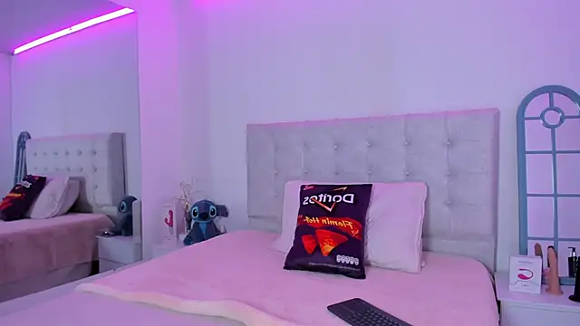 Vanessa cruz 18 online show from 21, 4, 2026