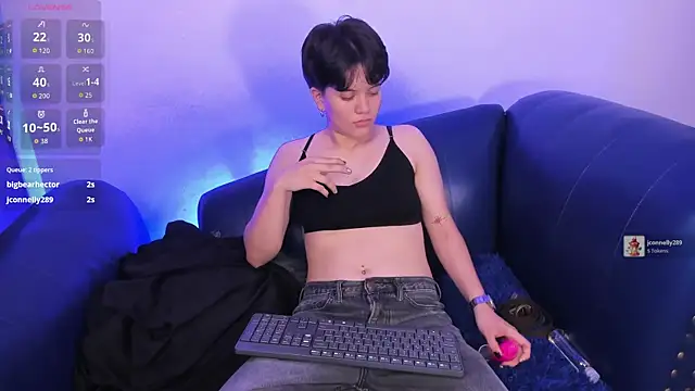 Snapshot of TallSnuSnu chatting on 14, 4, 2026 TallSnuSnu online show from 14, 4, 2026