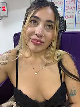 ManuelaVeeleez online show from 2, 6, 2026
