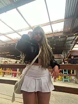 ManuelaVeeleez online show from 2, 5, 2026