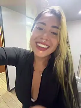 ManuelaVeeleez online show from 7, 5, 2026