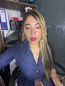 ManuelaVeeleez online show from 5, 6, 2026