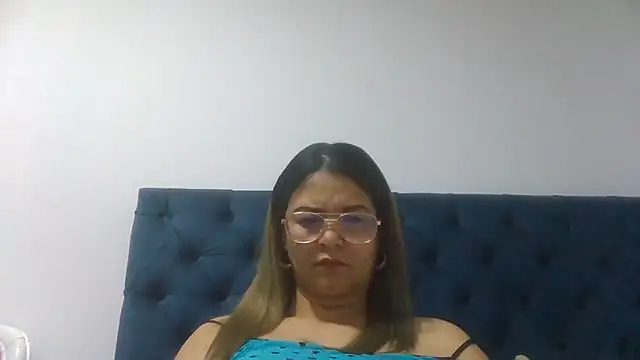 Jiwon Han online show from 31, 3, 2026