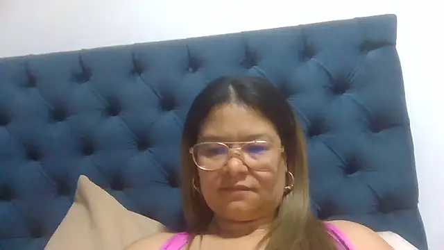 Jiwon Han online show from 20, 4, 2026