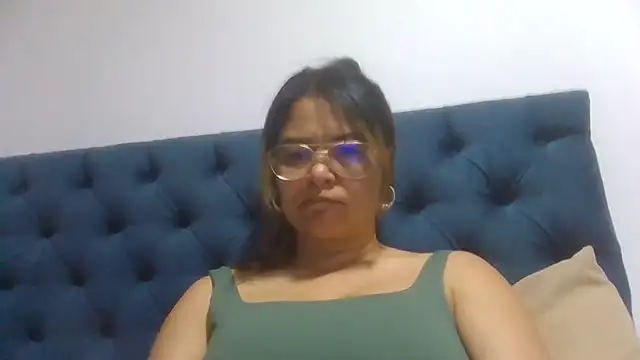 Jiwon Han online show from 13, 4, 2026