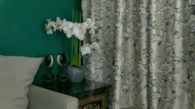 Snapshot of SkinnyNatty chatting on 6, 7, 2026 SkinnyNatty online show from 6, 7, 2026