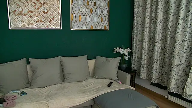 SkinnyNatty online show from 5, 4, 2026