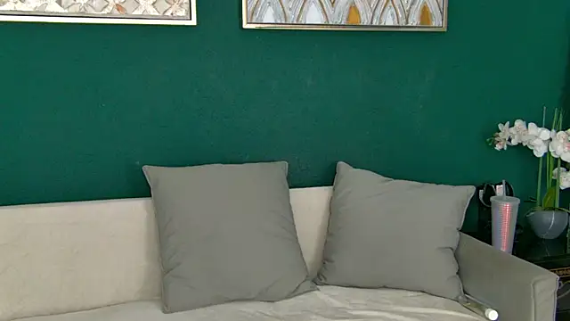 Snapshot of SkinnyNatty chatting on 25, 6, 2026 SkinnyNatty online show from 25, 6, 2026
