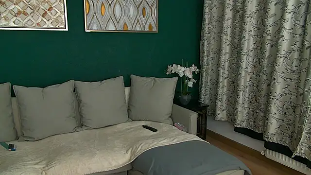 SkinnyNatty online show from 7, 4, 2026