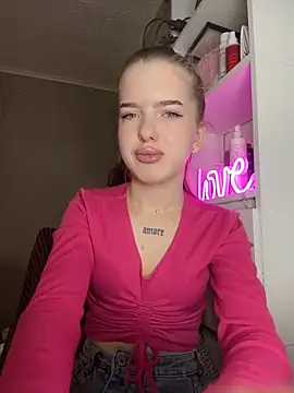 Snapshot of KayShaw chatting on 4, 3, 2026 KayShaw online show from 4, 3, 2026