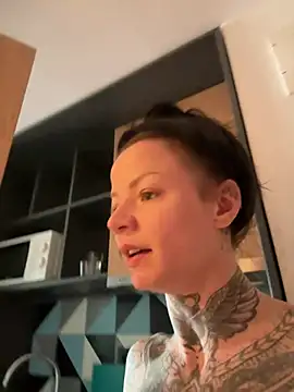 SkinnyLilly online show from 8, 6, 2026