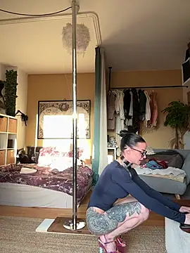 SkinnyLilly online show from 31, 3, 2026