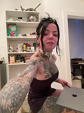 SkinnyLilly online show from 16, 5, 2026