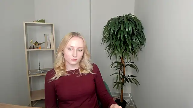 Snapshot of CatarinaGulla chatting on 4, 3, 2026 CatarinaGulla online show from 4, 3, 2026