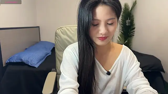 onlylookatu online show from 16, 4, 2026