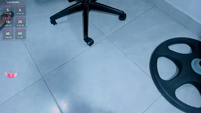 Anthonella Lux online show from 18, 4, 2026