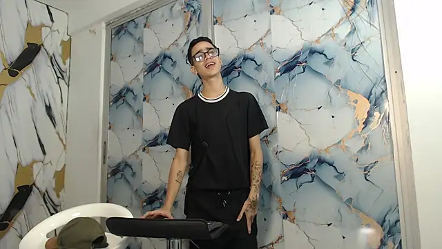 SKYN MAN online show from 19, 4, 2026