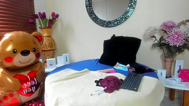 Maye Milf  online show from 24, 3, 2026