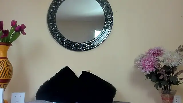 Snapshot of Maye_Milf_ chatting on 4, 3, 2026 Maye Milf online show from 4, 3, 2026