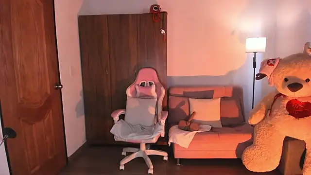 hi kiittyy online show from 5, 4, 2026