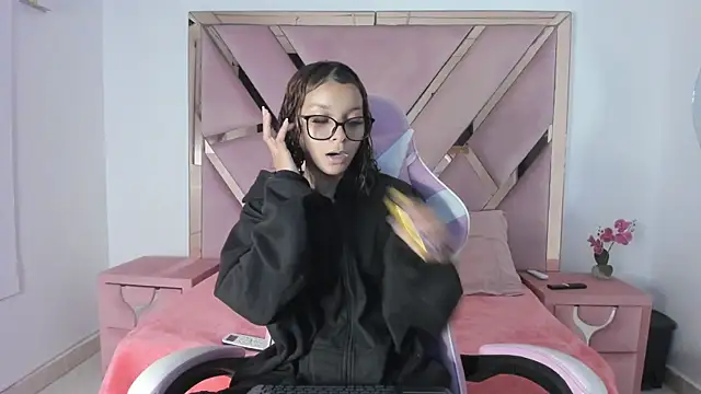 Snapshot of Angell_cherryht chatting on 4, 7, 2026 Angell cherryht online show from 4, 7, 2026