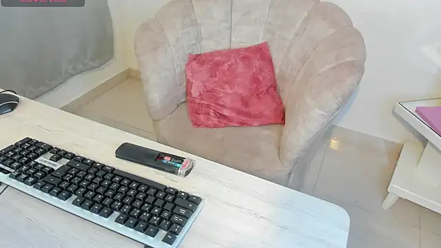 Snapshot of IVONE_ASHAR chatting on 28, 4, 2026 IVONE ASHAR online show from 28, 4, 2026