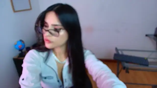 Jade Agliyah  online show from 12, 7, 2026