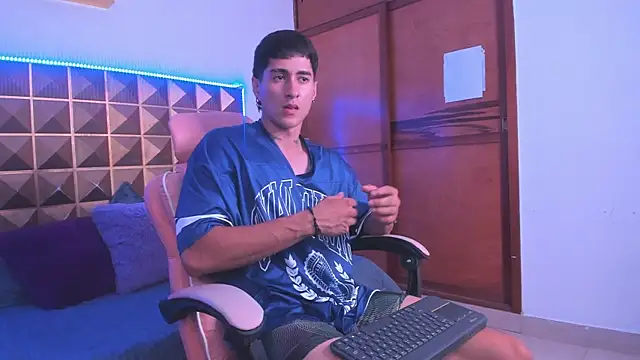 Snapshot of Dark_Valentino_ chatting on 15, 6, 2026 Dark Valentino online show from 15, 6, 2026