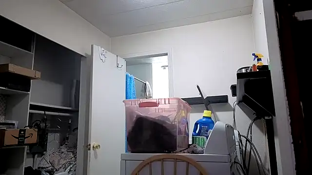 Snapshot of CirclingClass chatting on 20, 10, 2025 CirclingClass online show from 20, 10, 2025