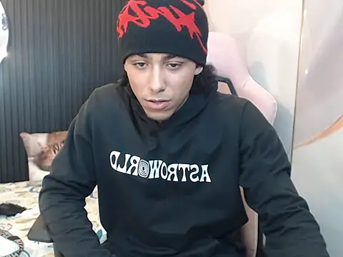 taylor bigdick18 online show from 18, 4, 2026