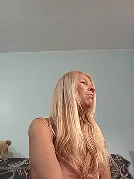 ViktoriaSexi1 online show from 27, 5, 2026