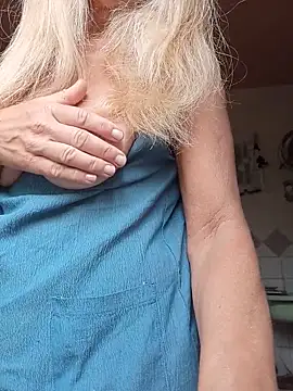 ViktoriaSexi1 online show from 17, 5, 2026