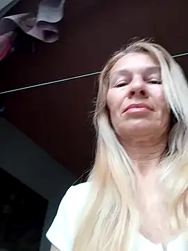 ViktoriaSexi1 online show from 4, 4, 2026