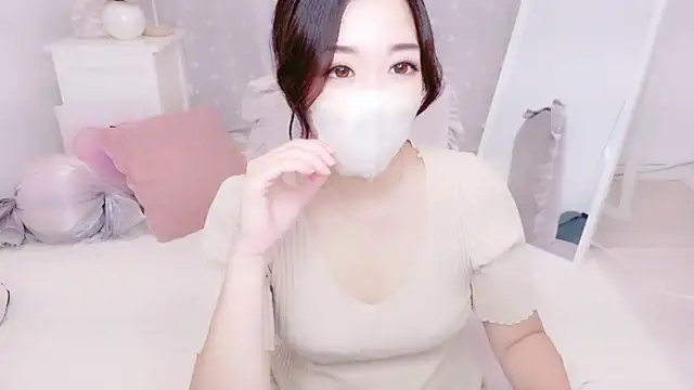 YURIKAsan  online show from 18, 5, 2026