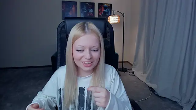 LiliInyart online show from 5, 3, 2026