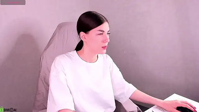 Snapshot of LunaRossaa chatting on 17, 6, 2026 LunaRossaa online show from 17, 6, 2026