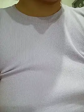 Emi hot1 online show from 11, 3, 2026