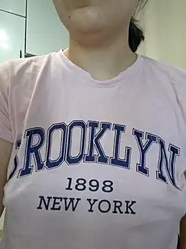 Emi hot1 online show from 3, 4, 2026