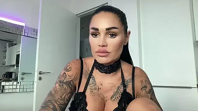 AMBER HARD online show from 2, 4, 2026