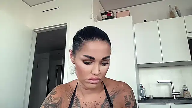 AMBER HARD online show from 1, 4, 2026