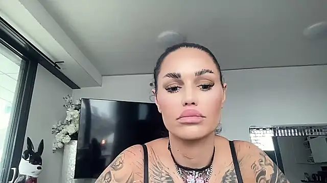 AMBER HARD online show from 13, 4, 2026