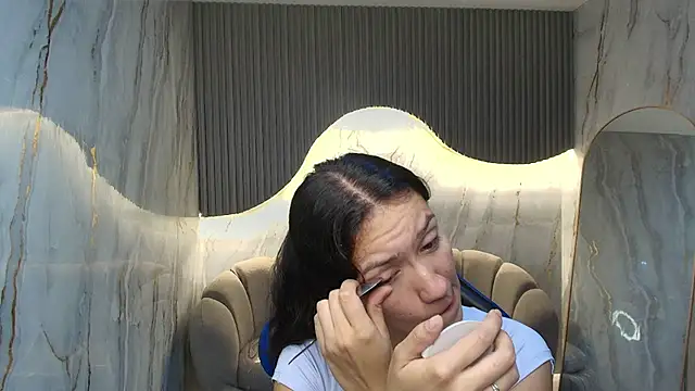 candy sky r online show from 18, 4, 2026