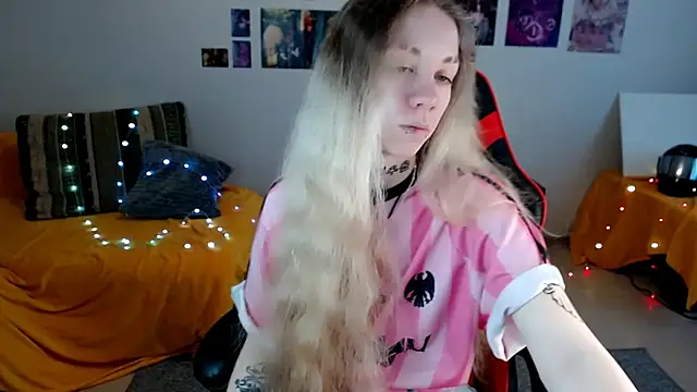 Nica Kawaii online show from 8, 6, 2026