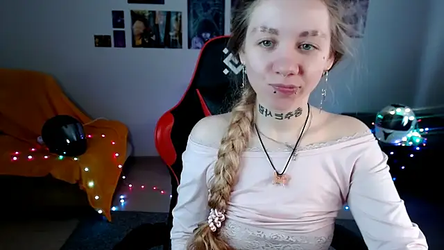 Nica Kawaii online show from 5, 4, 2026