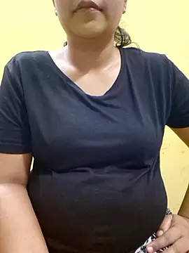Snapshot of Yazhini-Cam chatting on 9, 3, 2026 Yazhini-Cam online show from 9, 3, 2026