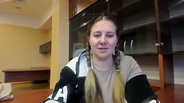 Nionelly online show from 2, 4, 2026