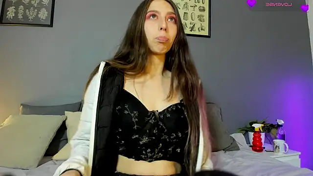 Charlotte lovee  online show from 31, 3, 2026