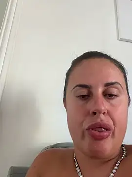 BunnyBallyX online show from 28, 7, 2026