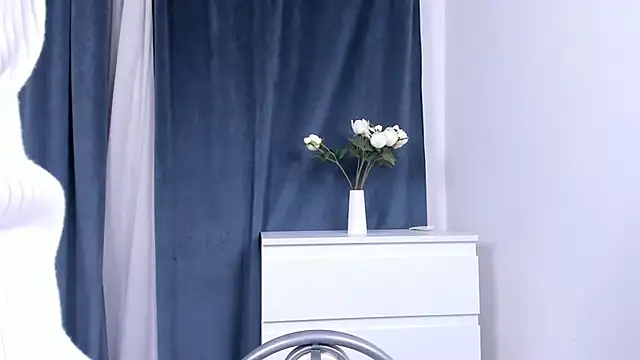 Snapshot of LareeGuzzo chatting on 13, 3, 2026 LareeGuzzo online show from 13, 3, 2026